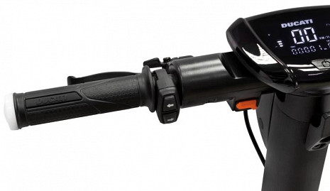 Elektriskais skrejritenis Electric Scooter PRO-III With Turn Signals DU-MO-210013