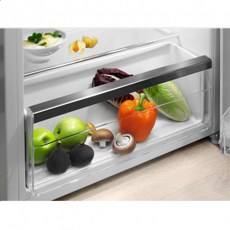 Холодильник  LXB1AE13W0