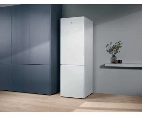 Ledusskapis  LNT5ME32W1