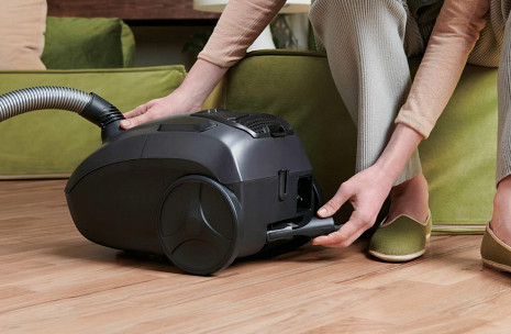 Putekļu sūcējs  HE120PET 011